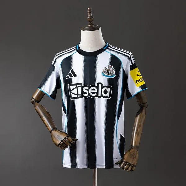 Camiseta de fútbol Newcastle 2025/26 LOCAL MANGA CORTA VERSION FAN
